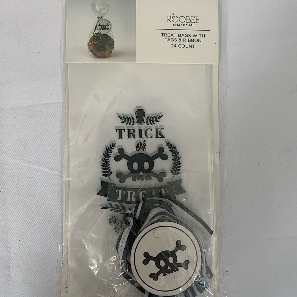 TREAT BAGS WITH TAGS & RIBBON 24 Count